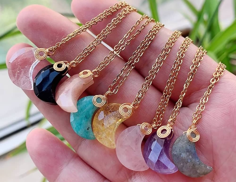 colliers en pierres naturelles