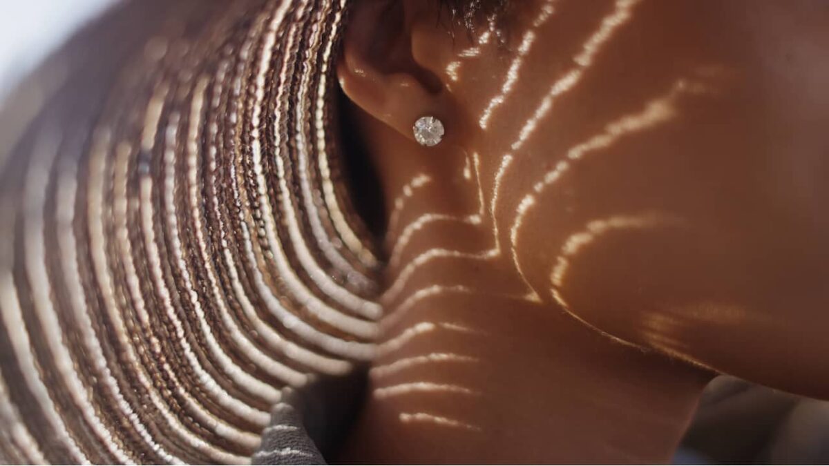 Quels bijoux peut-on porter avec une robe rouge