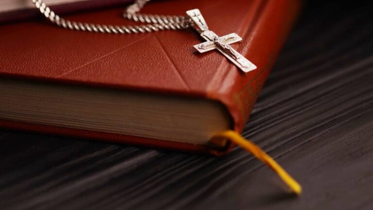 Quel bijou chrétien offrir pour chaque occasion ?