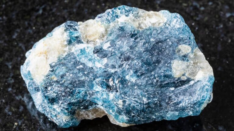 Grandidierite : ses vertus et ses propriétés ! grandidierite vertus proprietes