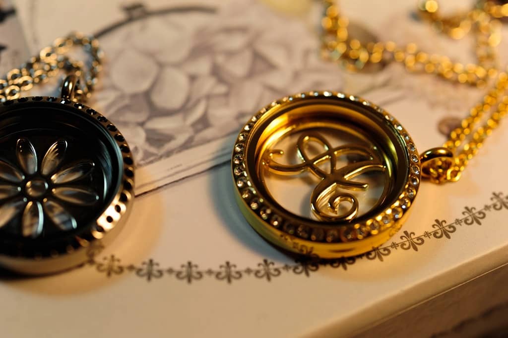 pendentif avec initiale
